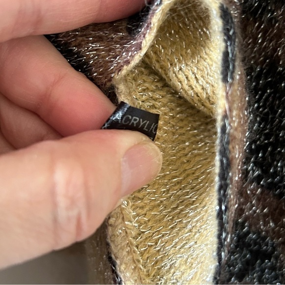 Snow Leopard Print Poncho Shawl Fringe Sides Tan Black Gold One Size - Picture 11 of 11